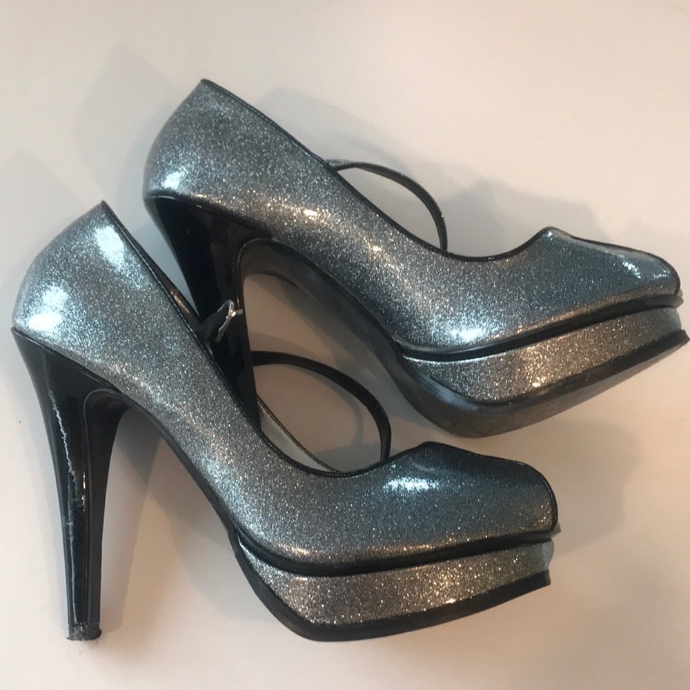 Pinup couture pumps